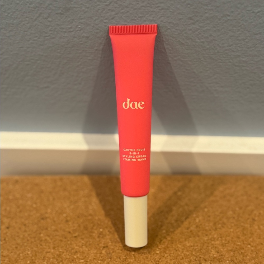 Dae Cactus Fruit 3-in-1 Styling Cream + Taming Wand - Red - Picture 2 of 3